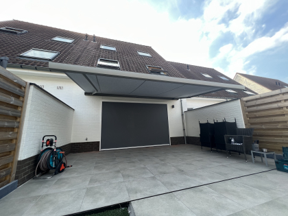 Zonwering met screens, luifels, RAL 7030, waterdicht doek