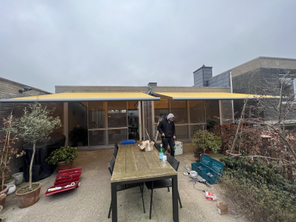 Zonwering met screens, luifels, RAL 9006