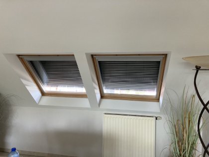 Zonwering met velux rolluiken, zonnecel