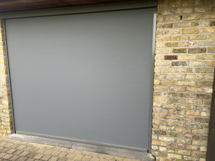 Zonwering met screens, RAL 3180