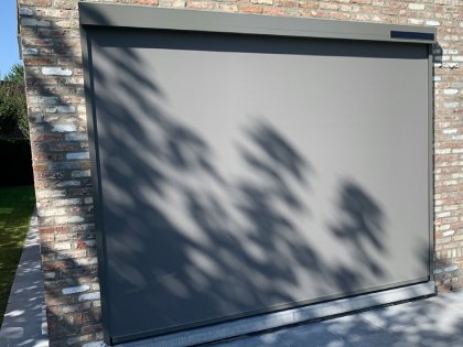 Zonwering met screens, RAL 7039, verduisterend doek, zonnecel