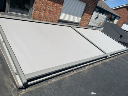 Zonwering met verandazonwering, RAL 7039