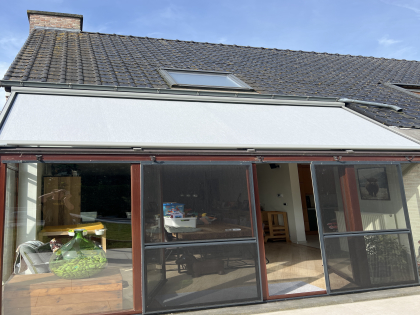 Zonwering met verandazonwering, RAL 7035